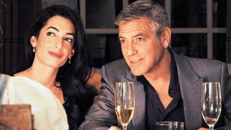 Джордж Клуни вместе с женой отпраздновал день влюбленных