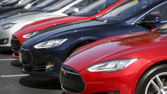 Акции Tesla упали на 25% – компания отзывает автомобили
