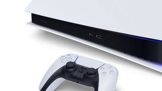 Вот так PS5 выглядит в горизонтальном исполнении