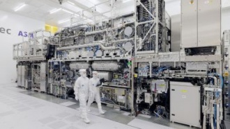 ASML продемонстрировала свою новейшую 165-тонную машину для производства чипов